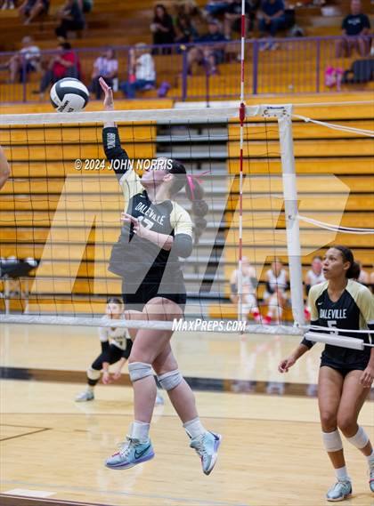 Thumbnail 3 in Daleville vs. Woodlan (Leo Invite) photogallery.