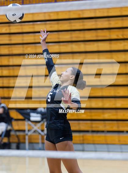 Thumbnail 2 in Daleville vs. Woodlan (Leo Invite) photogallery.