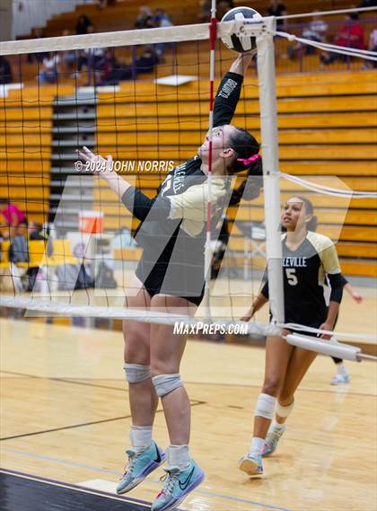 Thumbnail 3 in Daleville vs. Woodlan (Leo Invite) photogallery.