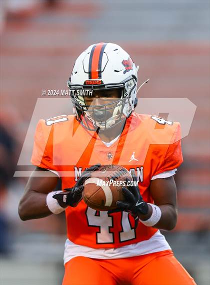 Thumbnail 2 in DeMatha @ Washington photogallery.