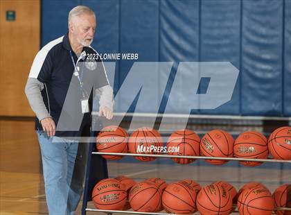 Thumbnail 1 in Mamaroneck vs Pelham (Pelham Holiday Tournament) photogallery.