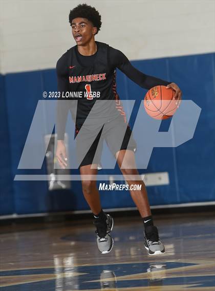 Thumbnail 3 in Mamaroneck vs Pelham (Pelham Holiday Tournament) photogallery.