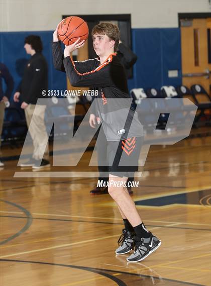 Thumbnail 2 in Mamaroneck vs Pelham (Pelham Holiday Tournament) photogallery.