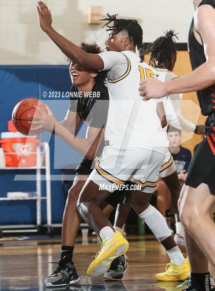 Thumbnail 3 in Mamaroneck vs Pelham (Pelham Holiday Tournament) photogallery.