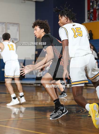 Thumbnail 3 in Mamaroneck vs Pelham (Pelham Holiday Tournament) photogallery.