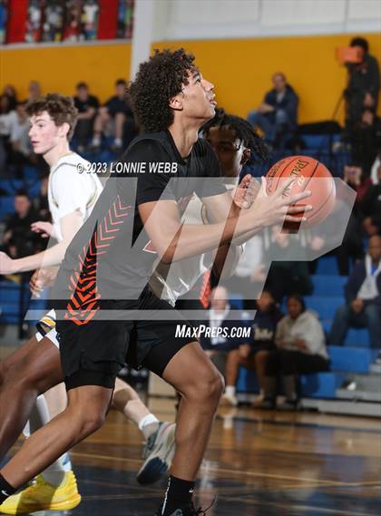 Thumbnail 2 in Mamaroneck vs Pelham (Pelham Holiday Tournament) photogallery.