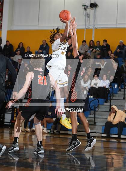Thumbnail 1 in Mamaroneck vs Pelham (Pelham Holiday Tournament) photogallery.
