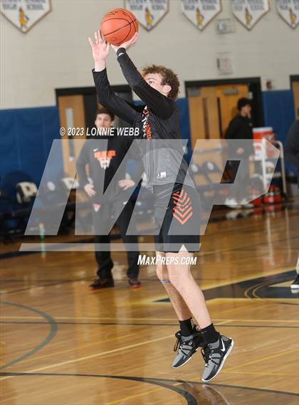 Thumbnail 3 in Mamaroneck vs Pelham (Pelham Holiday Tournament) photogallery.