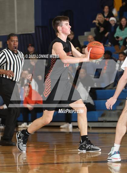 Thumbnail 3 in Mamaroneck vs Pelham (Pelham Holiday Tournament) photogallery.