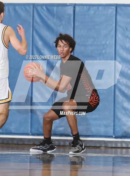 Thumbnail 2 in Mamaroneck vs Pelham (Pelham Holiday Tournament) photogallery.