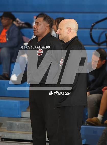 Thumbnail 2 in Mamaroneck vs Pelham (Pelham Holiday Tournament) photogallery.