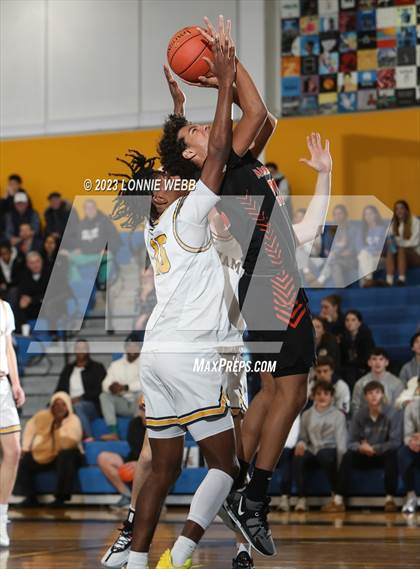 Thumbnail 1 in Mamaroneck vs Pelham (Pelham Holiday Tournament) photogallery.