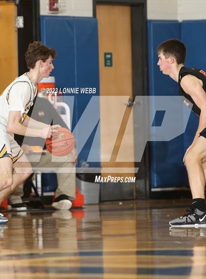 Thumbnail 3 in Mamaroneck vs Pelham (Pelham Holiday Tournament) photogallery.