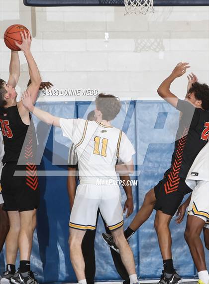 Thumbnail 2 in Mamaroneck vs Pelham (Pelham Holiday Tournament) photogallery.