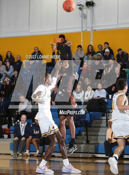 Thumbnail 3 in Mamaroneck vs Pelham (Pelham Holiday Tournament) photogallery.