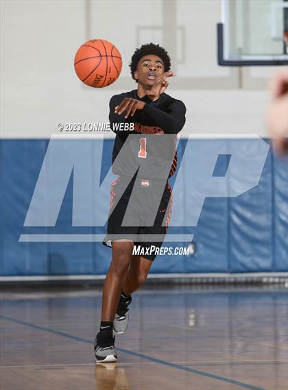 Thumbnail 2 in Mamaroneck vs Pelham (Pelham Holiday Tournament) photogallery.