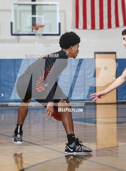 Thumbnail 1 in Mamaroneck vs Pelham (Pelham Holiday Tournament) photogallery.