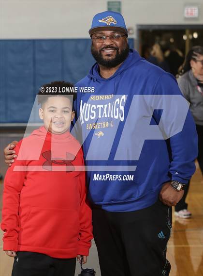 Thumbnail 2 in Mamaroneck vs Pelham (Pelham Holiday Tournament) photogallery.