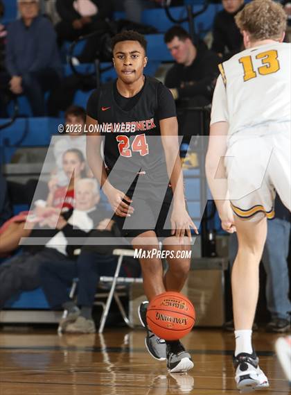 Thumbnail 2 in Mamaroneck vs Pelham (Pelham Holiday Tournament) photogallery.