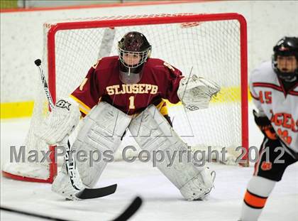 Thumbnail 3 in St. Joseph vs. Ridgefield (FCIAC Tier 1 Semifinal) photogallery.