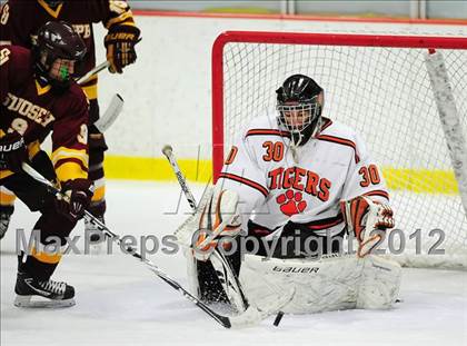 Thumbnail 3 in St. Joseph vs. Ridgefield (FCIAC Tier 1 Semifinal) photogallery.