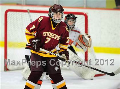 Thumbnail 1 in St. Joseph vs. Ridgefield (FCIAC Tier 1 Semifinal) photogallery.