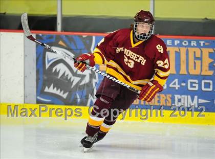 Thumbnail 2 in St. Joseph vs. Ridgefield (FCIAC Tier 1 Semifinal) photogallery.
