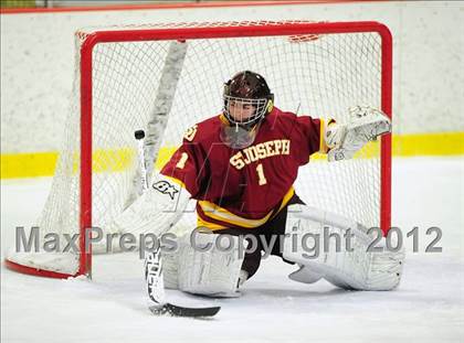 Thumbnail 3 in St. Joseph vs. Ridgefield (FCIAC Tier 1 Semifinal) photogallery.