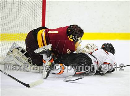 Thumbnail 2 in St. Joseph vs. Ridgefield (FCIAC Tier 1 Semifinal) photogallery.