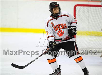 Thumbnail 2 in St. Joseph vs. Ridgefield (FCIAC Tier 1 Semifinal) photogallery.
