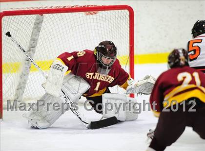 Thumbnail 3 in St. Joseph vs. Ridgefield (FCIAC Tier 1 Semifinal) photogallery.