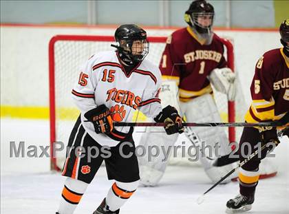 Thumbnail 2 in St. Joseph vs. Ridgefield (FCIAC Tier 1 Semifinal) photogallery.