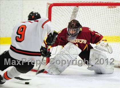 Thumbnail 1 in St. Joseph vs. Ridgefield (FCIAC Tier 1 Semifinal) photogallery.