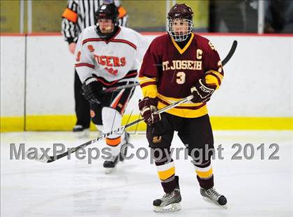 Thumbnail 1 in St. Joseph vs. Ridgefield (FCIAC Tier 1 Semifinal) photogallery.