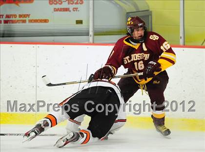 Thumbnail 2 in St. Joseph vs. Ridgefield (FCIAC Tier 1 Semifinal) photogallery.