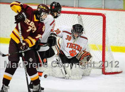 Thumbnail 2 in St. Joseph vs. Ridgefield (FCIAC Tier 1 Semifinal) photogallery.