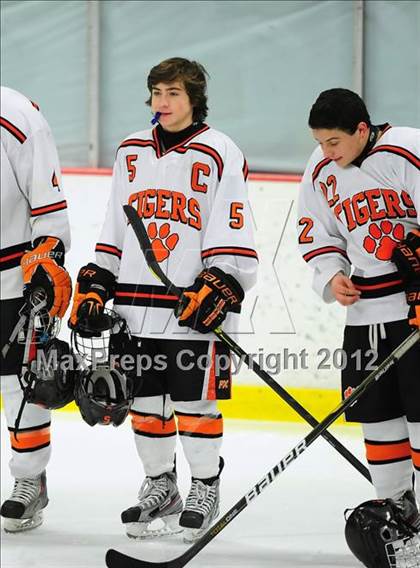 Thumbnail 2 in St. Joseph vs. Ridgefield (FCIAC Tier 1 Semifinal) photogallery.