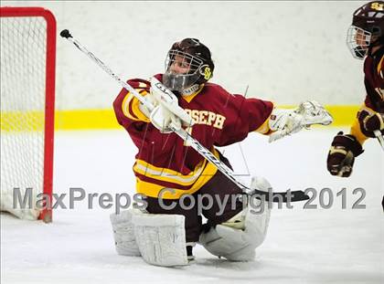 Thumbnail 3 in St. Joseph vs. Ridgefield (FCIAC Tier 1 Semifinal) photogallery.