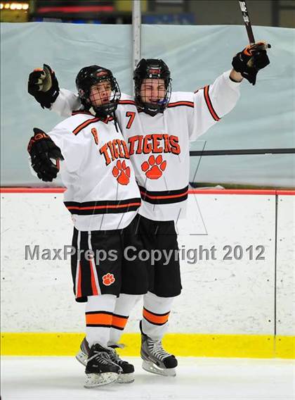 Thumbnail 1 in St. Joseph vs. Ridgefield (FCIAC Tier 1 Semifinal) photogallery.