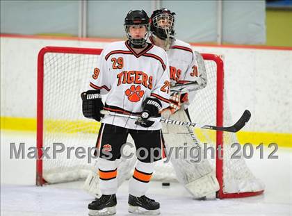 Thumbnail 3 in St. Joseph vs. Ridgefield (FCIAC Tier 1 Semifinal) photogallery.