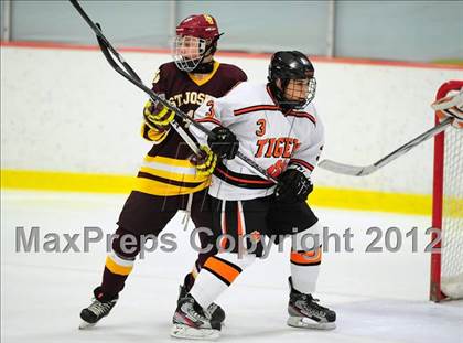 Thumbnail 3 in St. Joseph vs. Ridgefield (FCIAC Tier 1 Semifinal) photogallery.