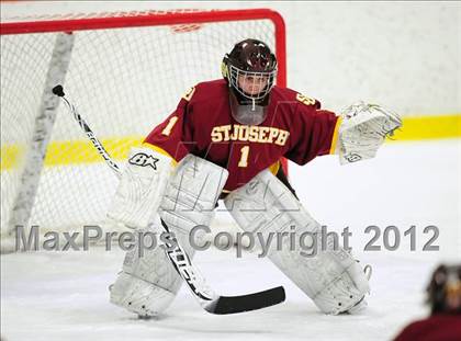 Thumbnail 3 in St. Joseph vs. Ridgefield (FCIAC Tier 1 Semifinal) photogallery.