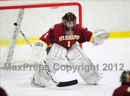 Thumbnail 1 in St. Joseph vs. Ridgefield (FCIAC Tier 1 Semifinal) photogallery.