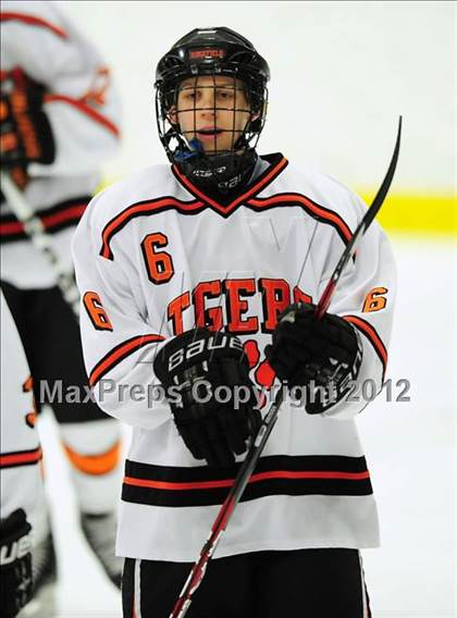 Thumbnail 2 in St. Joseph vs. Ridgefield (FCIAC Tier 1 Semifinal) photogallery.