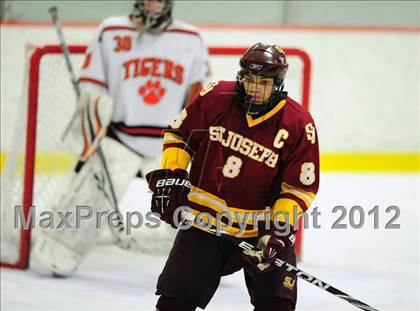 Thumbnail 2 in St. Joseph vs. Ridgefield (FCIAC Tier 1 Semifinal) photogallery.