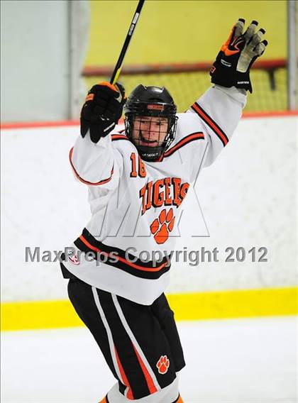 Thumbnail 1 in St. Joseph vs. Ridgefield (FCIAC Tier 1 Semifinal) photogallery.