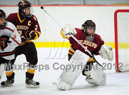 Thumbnail 3 in St. Joseph vs. Ridgefield (FCIAC Tier 1 Semifinal) photogallery.