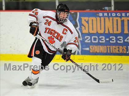 Thumbnail 2 in St. Joseph vs. Ridgefield (FCIAC Tier 1 Semifinal) photogallery.