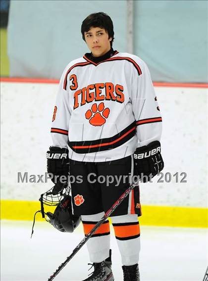 Thumbnail 2 in St. Joseph vs. Ridgefield (FCIAC Tier 1 Semifinal) photogallery.