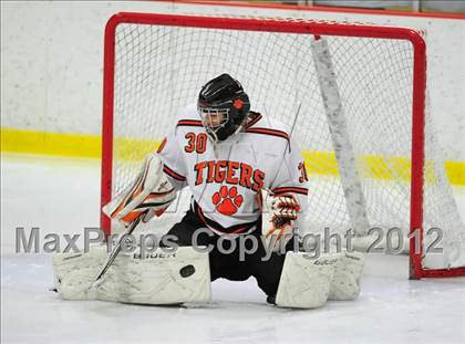 Thumbnail 3 in St. Joseph vs. Ridgefield (FCIAC Tier 1 Semifinal) photogallery.